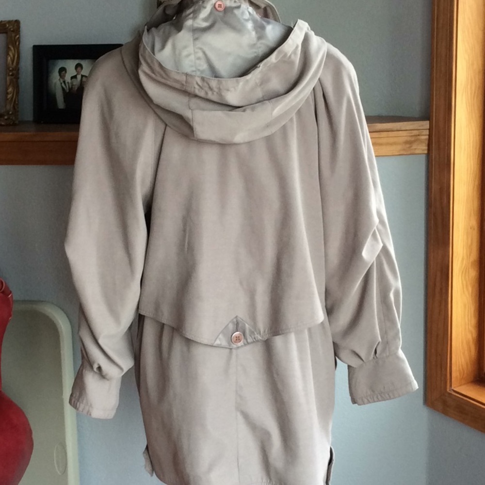 Lightweight jacket - Picture 2 of 3